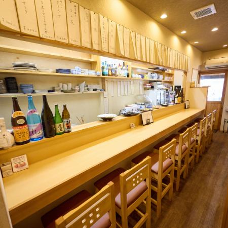 おひとり様でのご利用やデートにもピッタリなカウンター席。