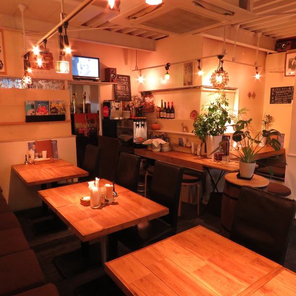 It's possible to reserve the entire restaurant for groups of up to 17 people♪ Please feel free to contact us.The stylish counter seats are perfect for a quick drink after work or for a date! There are plenty of dishes that go well with wine and cocktails, so it's a space that makes you want to stay for a long time. ♪