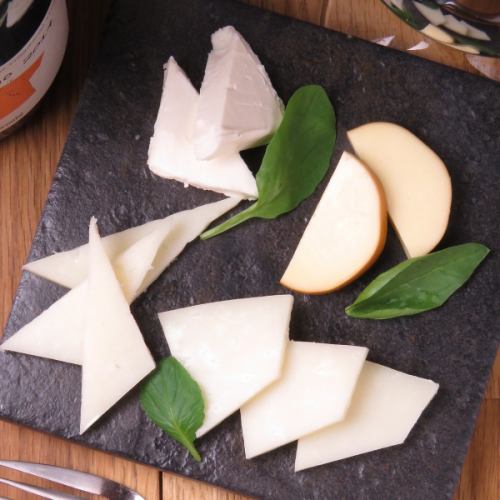 [Assortment of Cheese] Cheese platter