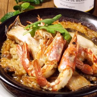 [西班牙海鮮飯配蝦和魚]深情海鮮飯配蝦和魚
