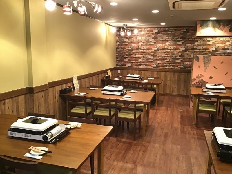 Why don't you relax at KOKKO?It is also possible to attach a desk to accommodate a large number of people, so please use it for both small and large groups.You can enjoy delicious food and sake such as exquisite grilled chicken.[Table seats / banquet / yakitori / large number / all-you-can-drink]