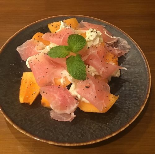 柿と生ハムのクリームチーズぞえ（季節限定）