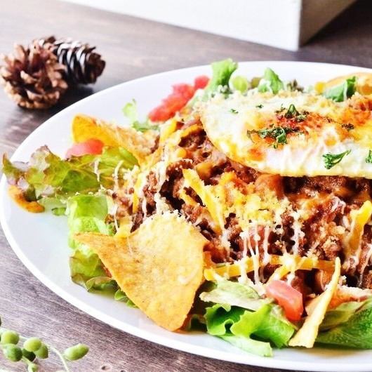 ≪Mexican cheese taco rice with a fried egg≫ There are many other lunch menu items♪