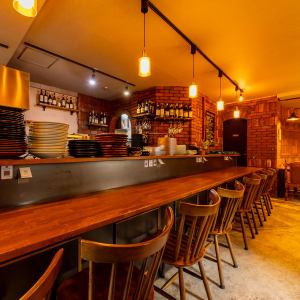 店內也設有吧台座位。我們也歡迎獨自用餐的客人♪ 非常適合下班後小酌一杯、享用美食或約會 ◎ 您可以放心獨自前來 ◎ 我們也有與菜餚相配的葡萄酒,如有任何疑問,請隨時諮詢我們。#大阪 #高槻 #高槻市 #高槻午餐 #宴會 #義大利 #女孩之夜