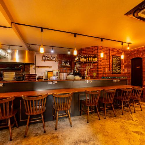 赤レンガの温かみある店内でごゆっくり♪