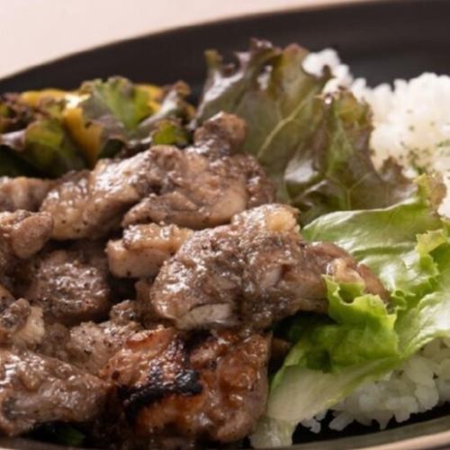 お食事もしっかり楽しめるダイニングバー