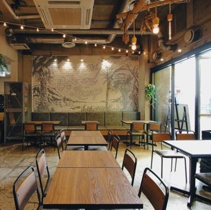 店内は落ち着いた洗練された空間。30名様までの着席パーティーも可能です。