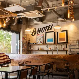 캐나다산 7미터의 아메리칸 레드 삼나무의 1개 통나무가 관통하는 카운터