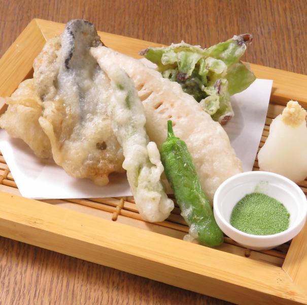 山菜の天ぷらなど季節の料理、長野名物も対数ご用意♪