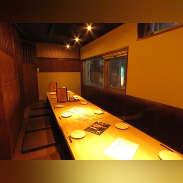 【掘り炬燵席】座敷は全部掘りごたつで、宴会に最適！4名様～17名迄入る個室は周りを気にせず楽しめる！ご友人やご家族・ご親族での集まりなど様々なシチュエーションでご利用いただけます♪