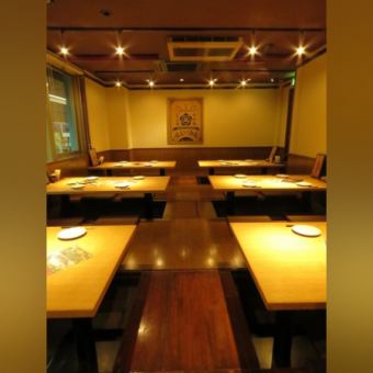 ゆったりと寛げる人気の掘りごたつ。ついつい長居したくなる居心地の良い空間♪開放的かつ居心地の良い掘りごたつ席はまったりと過ごせます!