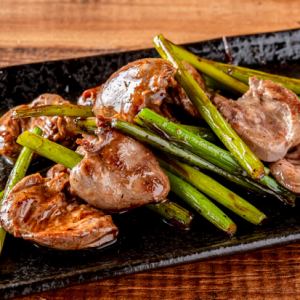 砂肝とニンニクの黒胡椒炒め