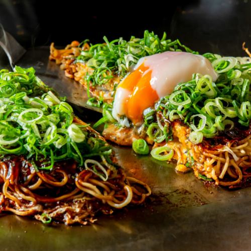 本格お好み焼きをアツアツでお召し上がりください。