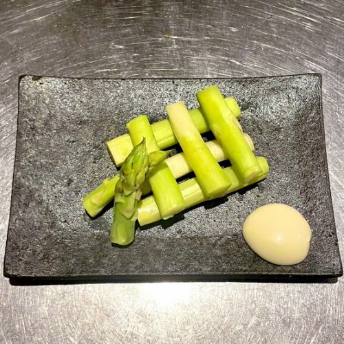 アスパラ塩茹で