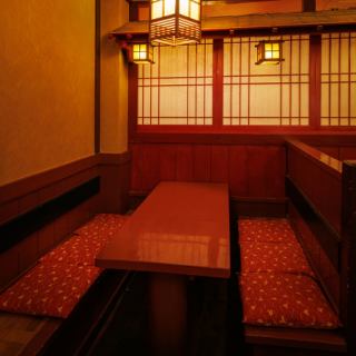 《少人数様向けBOX席》【2名様から4名様】広々としたテーブル席でお食事をお楽しみください。