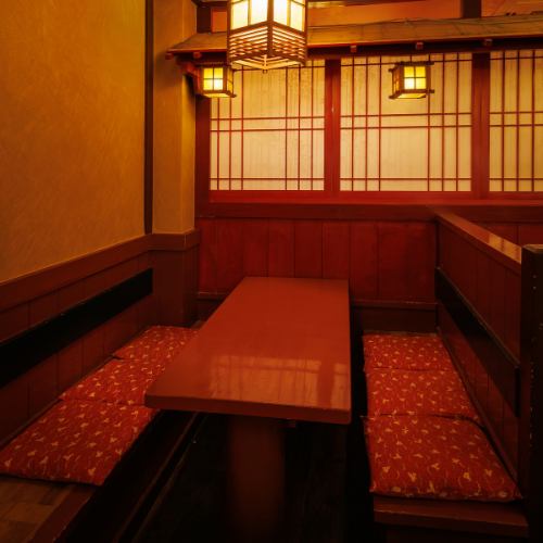 《少人数様向けBOX席》【2名様から4名様】広々としたテーブル席でお食事をお楽しみください。