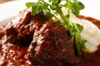 国産牛ほほ肉の赤ワイン煮込み