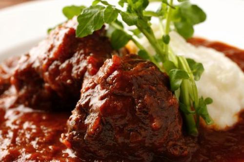 国産牛ほほ肉の赤ワイン煮込み