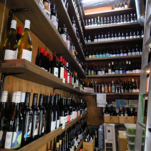 圧巻の品揃え！日本各地のワインを取り揃えております