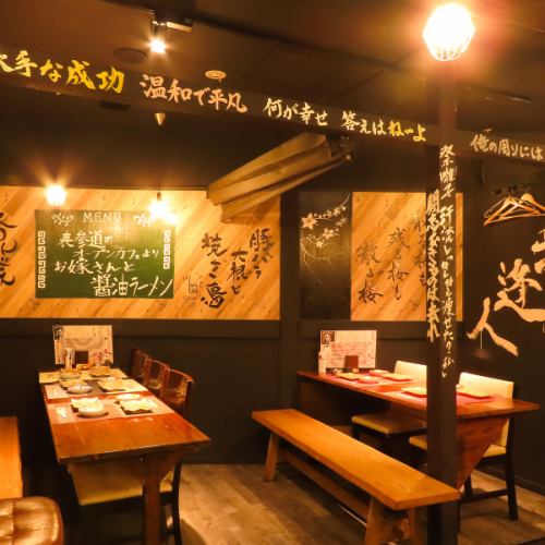 気軽に座れる人気のテーブル席♪