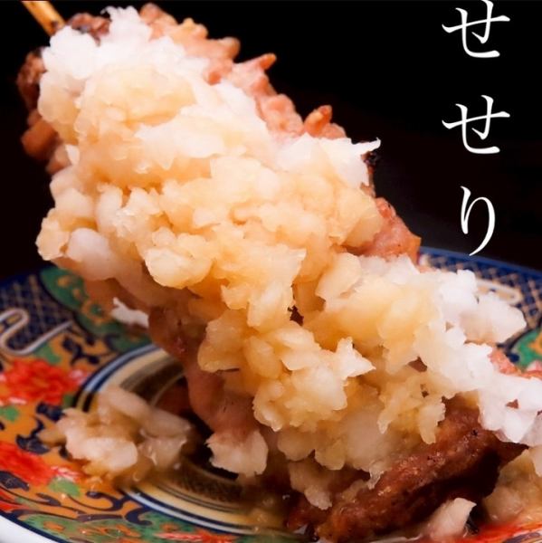 ― TORIKOの焼き鳥へのこだわり ―当店の焼き鳥は、選び抜いた地元・徳島の銘柄鶏を中心に部位ごとに最適な下処理を施しています。塩ひと粒、火入れ一秒、串一本に宿すのは、素材への敬意と、技の集積。炭の香り、脂の照り、すらも計算された焼き。その日、その瞬間にしか出せない、唯一無二の味わいをお届けします。