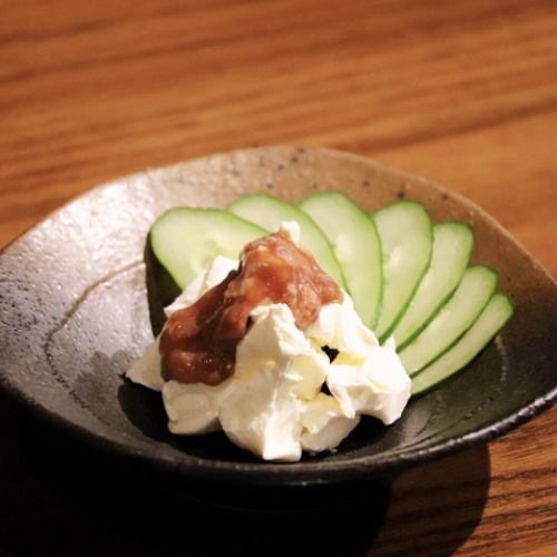 クリームチーズの酒盗和え