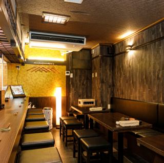 テーブル4名席3卓ございます。