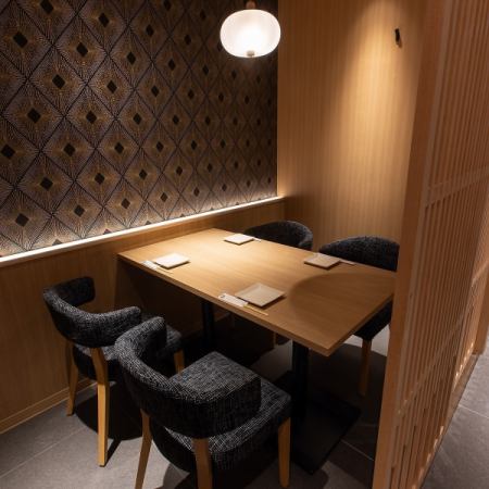 【最大54名様までのご宴会可能】和モダンな内装で白木を基調とした店内。テーブル席や掘りごたつ席をご用意しており、お客様のご要望に合わせてお席にご案内いたします。JR品川駅より徒歩2分と、交通アクセスも非常に良いお店ですので、大人数宴会の際には是非ご利用ください◎※画像はイメージです。