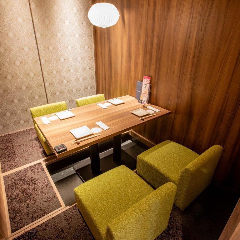 足を伸ばしてゆったり寛げる掘りごたつ席完備◎