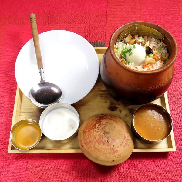 お昼はナンがおかわり自由クーポンもあり★ランチメニュー