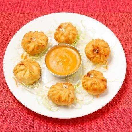 【ネパール風の餃子(モモ)】フライ餃子