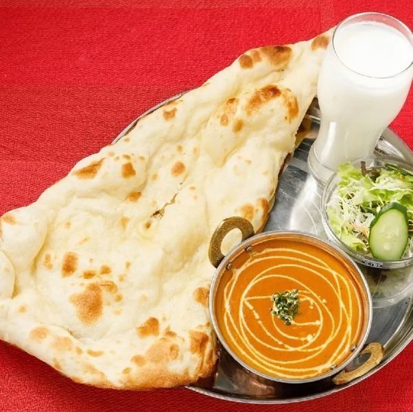 ランチタイムに本場の美味しいカレーはいかがでしょうか？