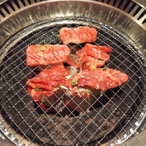 肉を美味しく本格炭火焼！