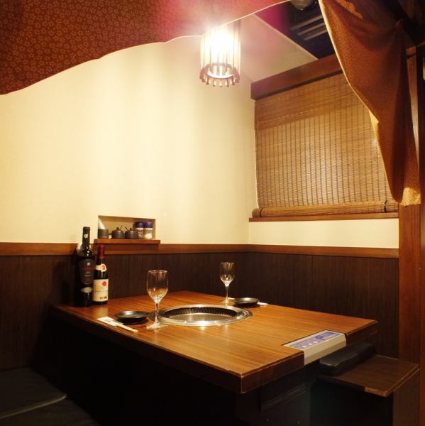 今日は焼肉デート♪カップルでも2名様用のテーブルがあるので安心。大切なお時間をゆっくりお過ごしください。ビジネス 出張の方も、お1人様の方もお席ご用意可能です。2名様用テーブルがポイント。