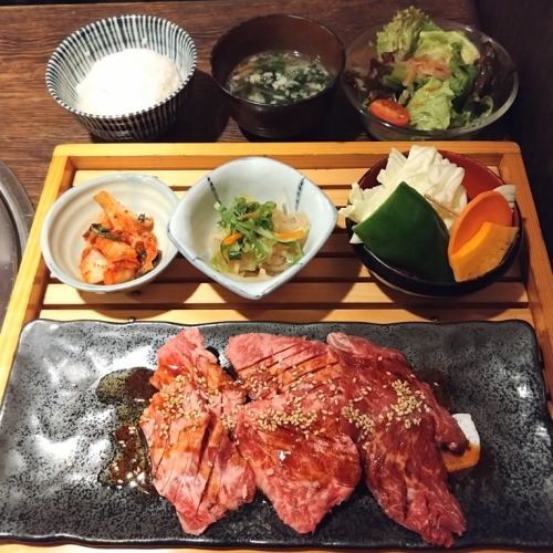 ランチメニュー焼肉定食