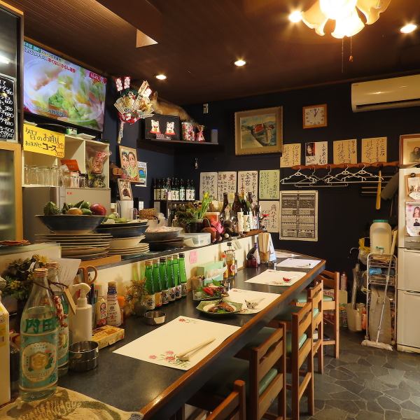 [Relaxing counter seats] We have eight counter seats where customers who drop in alone can sit without hesitation.Perfect for those who want to enjoy alcohol at their own pace.You can also smoke here, so please feel free to come and enjoy a drink after work or with colleagues!