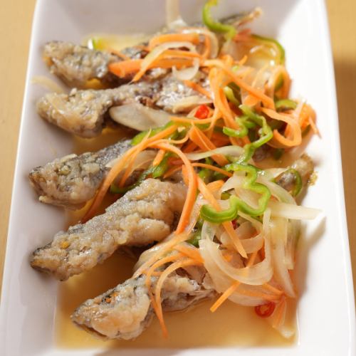 甘酸っぱいソースがたまらない「アジの南蛮漬け」