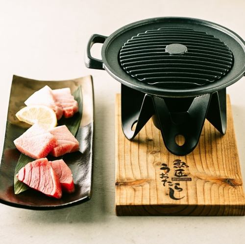 Three kinds of tuna grilled on an iron plate (2 cans each)