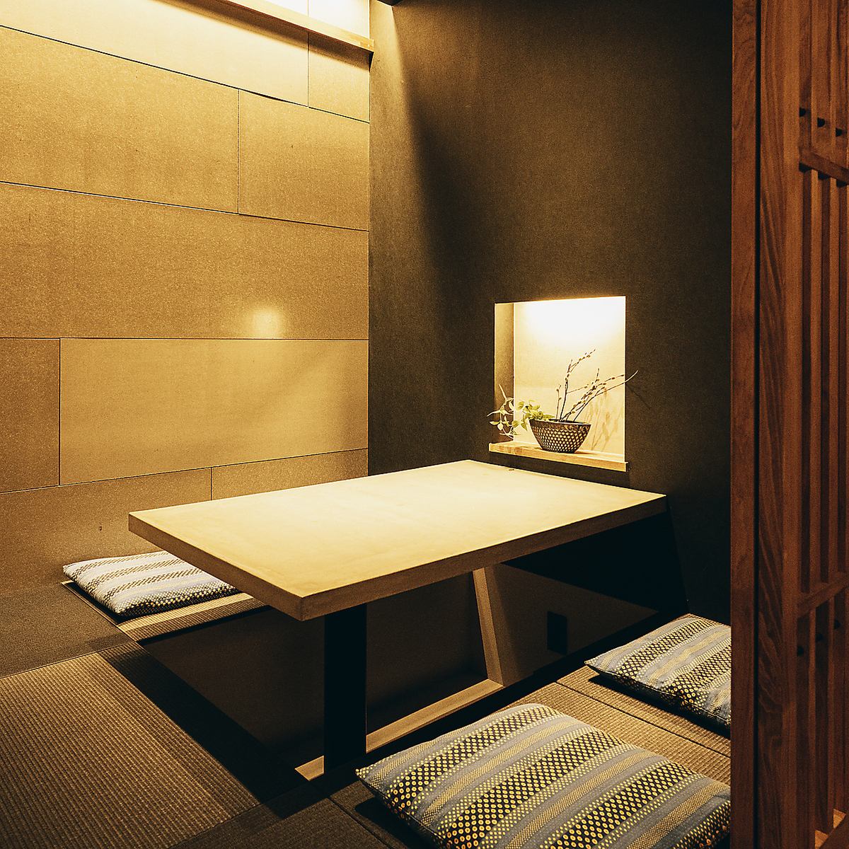 For a truly special moment, experience cutting-edge services provided by our master craftsmen.Private room available