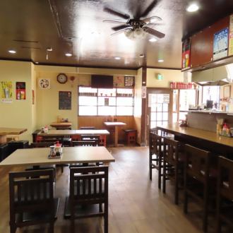 カウンター席７つご用意しております。お一人でもお気軽にご来店ください。