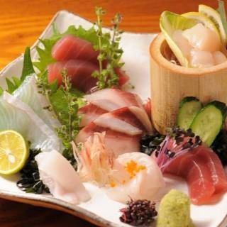 You can enjoy it with 980 yen (tax excluded) serving 2 types of fresh fish daily