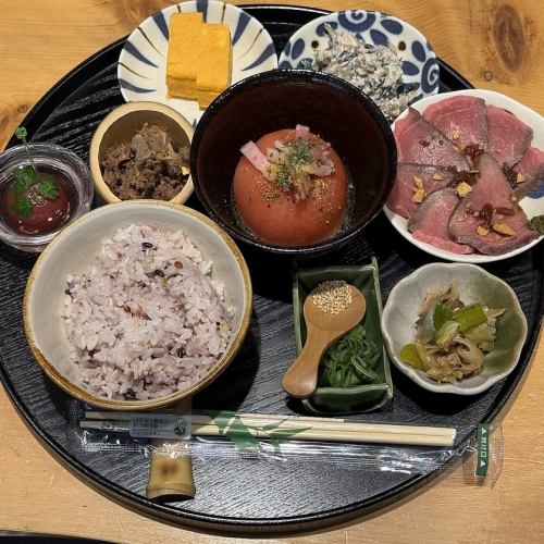 A multi-dish meal of stewed beef and chazuke