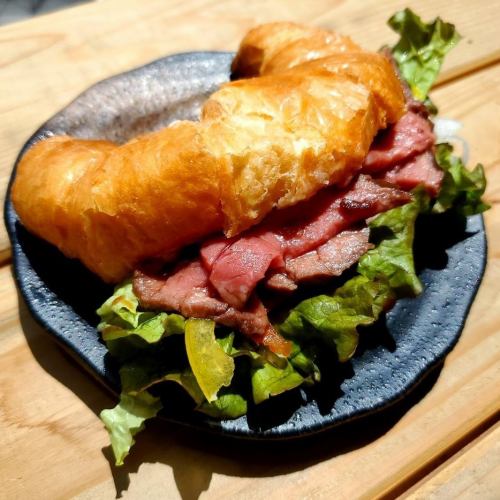 Roast beef sandwich (single item)