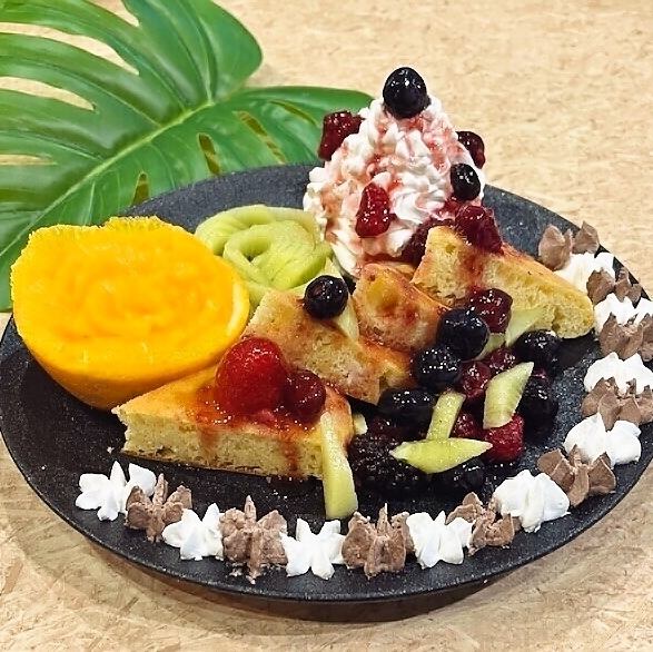 Perfect for birthdays and anniversaries! We also offer special cakes ♪