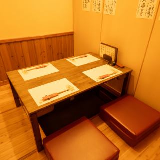 掘りごたつ！個室は2名様からOK。お履物を脱いで足元ラクラクゆったり寛げる掘りごたつは、会社宴会や大人女子会等にピッタリ！ご予約お待ちしております。