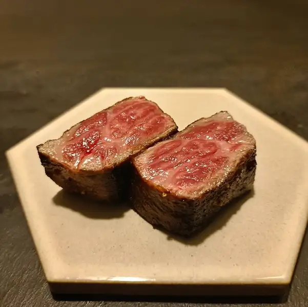 【お肉好き必見】程よくサシが入った赤身肉の旨味!大人のサイコロステーキ