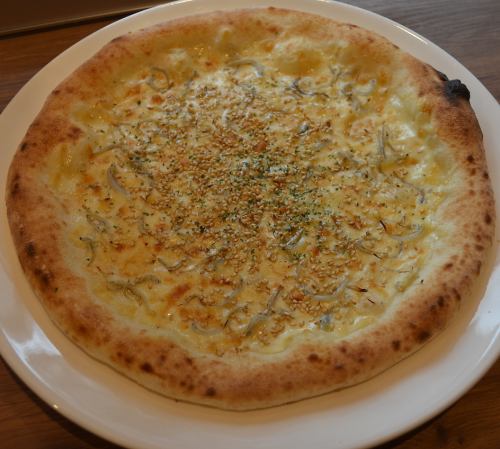 Boiled whitebait pizza