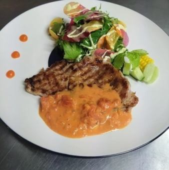 Aランチ（沖縄県琉香豚肩ロースのステーキ）(土日祝日もご利用頂けます)