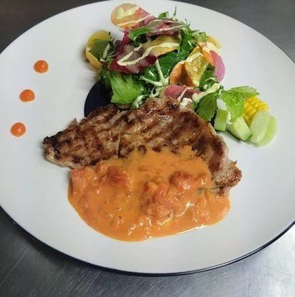 Aランチ（沖縄県琉香豚肩ロースのステーキ）(土日祝日もご利用頂けます)