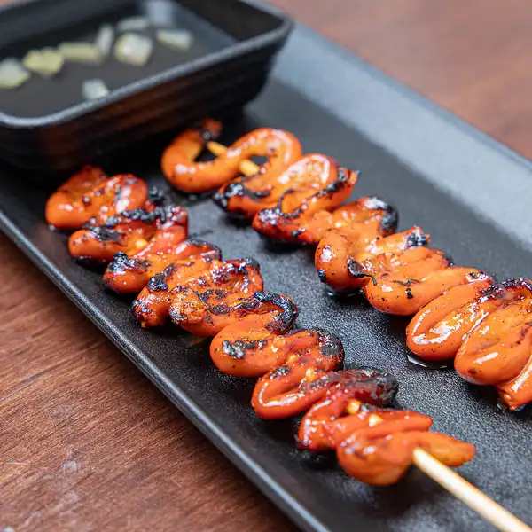 フィリピンの屋台で親しまれている定番グルメ◆イーサウ・マノック(Isaw Manok)